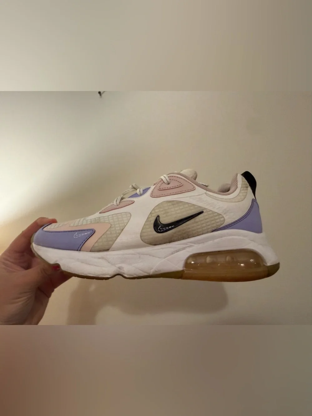 Nike women’s 7.5 air max 200 off white, purple, pink